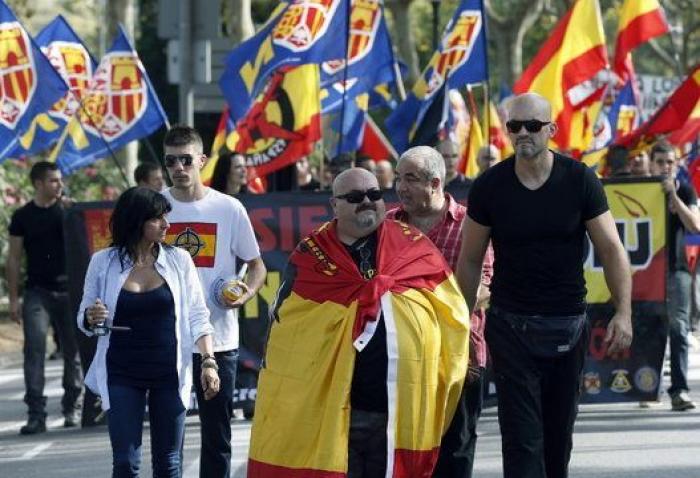 Grupos falangistas se manifiestan en Barcelona por la unidad de España