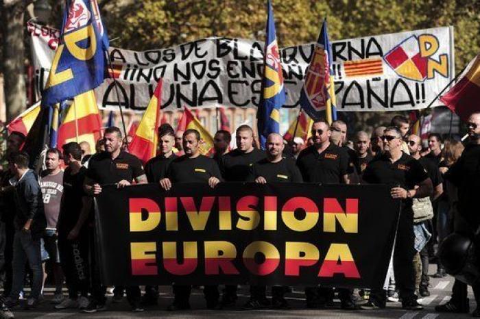 Grupos falangistas se manifiestan en Barcelona por la unidad de España