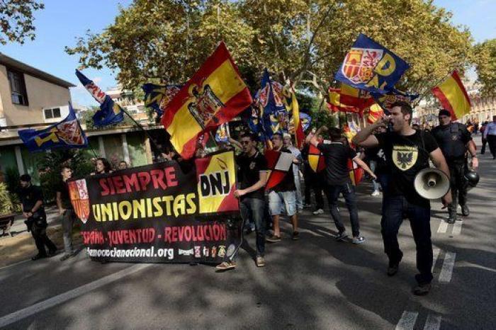Grupos falangistas se manifiestan en Barcelona por la unidad de España