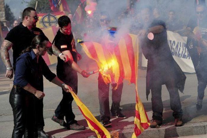 Grupos falangistas se manifiestan en Barcelona por la unidad de España