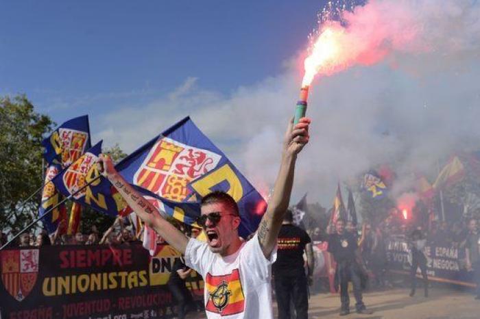 Grupos falangistas se manifiestan en Barcelona por la unidad de España