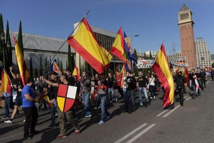 Grupos falangistas se manifiestan en Barcelona por la unidad de España