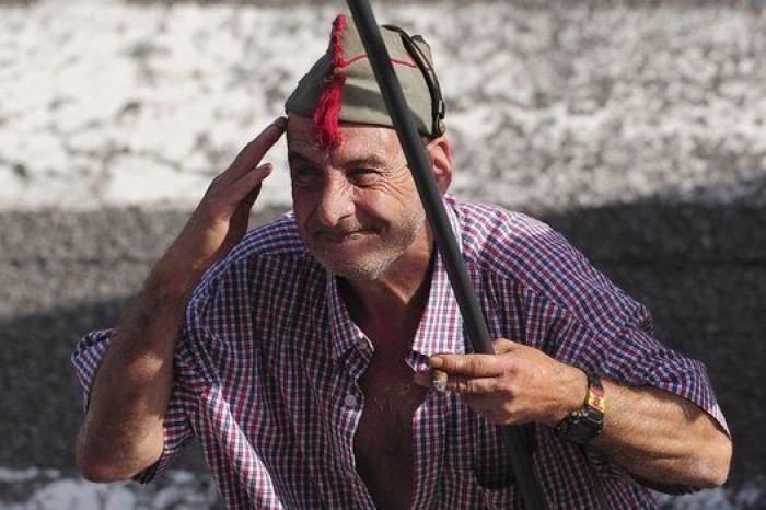 Grupos falangistas se manifiestan en Barcelona por la unidad de España