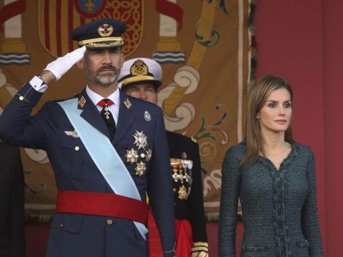 Letizia en el desfile del 12 de octubre: vestido abrigo en tweed de Felipe Varela (FOTOS)