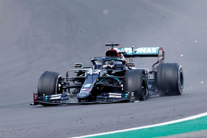 Una de las imágenes del año en la Fórmula 1, el choque entre Verstappen y Hamilton