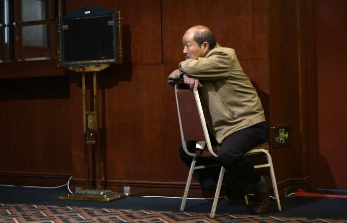 Avión de Malasia: familiares retienen a personal de la compañía en un hotel