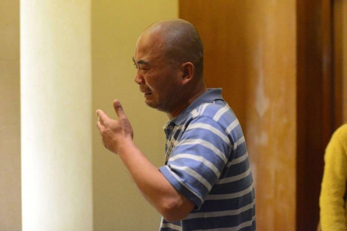 Avión de Malasia: familiares retienen a personal de la compañía en un hotel