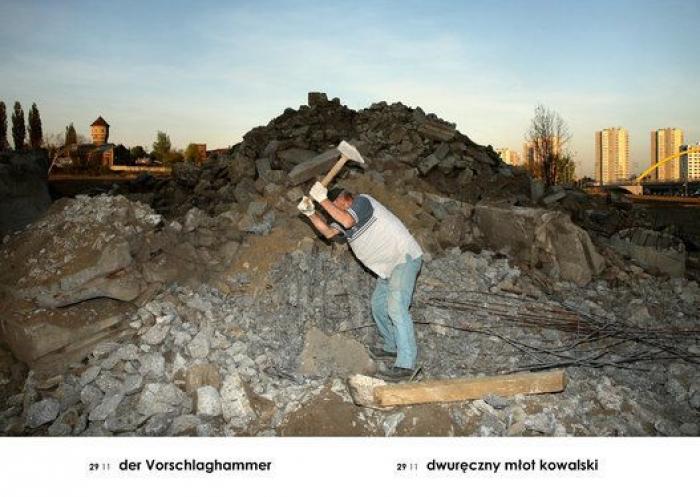 'A-Z. Diccionario Ilustrado': Andrzej Tobis fotografía palabras por toda Polonia