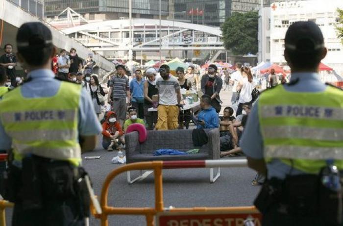 Desalojo de las protestas en Hong Kong: la policía desmonta el campamento de los manifestantes (FOTOS)