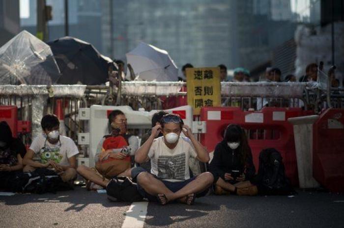 Desalojo de las protestas en Hong Kong: la policía desmonta el campamento de los manifestantes (FOTOS)