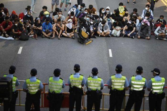 Desalojo de las protestas en Hong Kong: la policía desmonta el campamento de los manifestantes (FOTOS)
