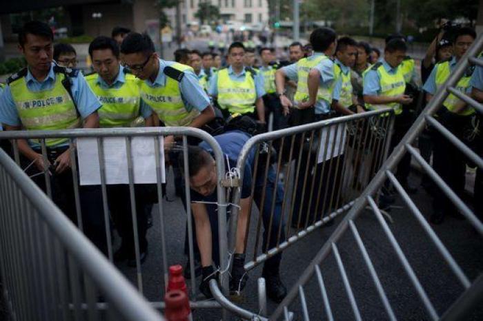 Desalojo de las protestas en Hong Kong: la policía desmonta el campamento de los manifestantes (FOTOS)
