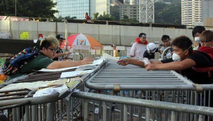 Desalojo de las protestas en Hong Kong: la policía desmonta el campamento de los manifestantes (FOTOS)