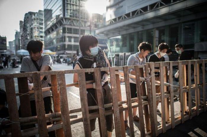 Desalojo de las protestas en Hong Kong: la policía desmonta el campamento de los manifestantes (FOTOS)
