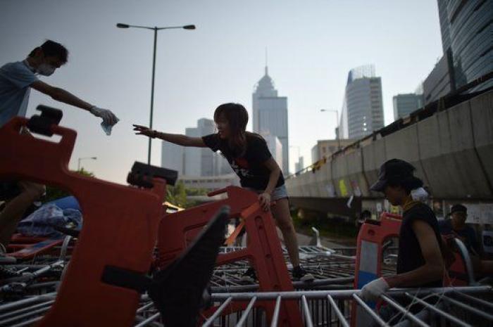 Desalojo de las protestas en Hong Kong: la policía desmonta el campamento de los manifestantes (FOTOS)
