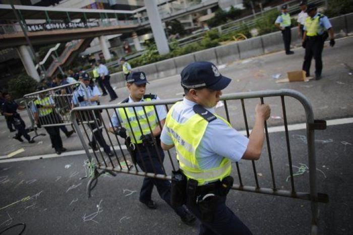 Desalojo de las protestas en Hong Kong: la policía desmonta el campamento de los manifestantes (FOTOS)