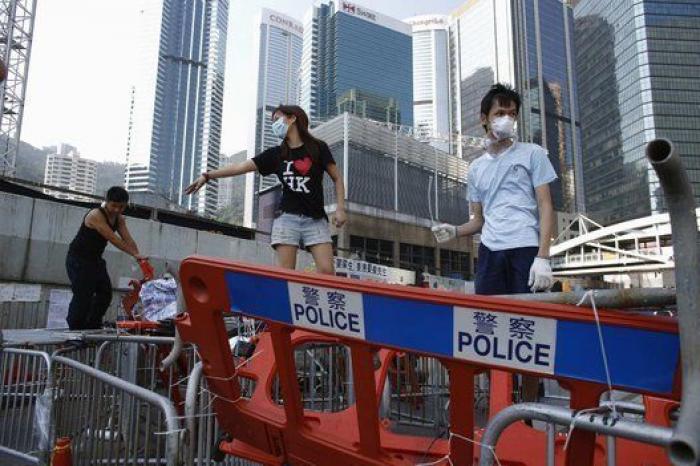 Desalojo de las protestas en Hong Kong: la policía desmonta el campamento de los manifestantes (FOTOS)
