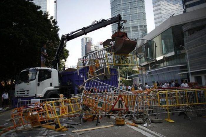 Desalojo de las protestas en Hong Kong: la policía desmonta el campamento de los manifestantes (FOTOS)