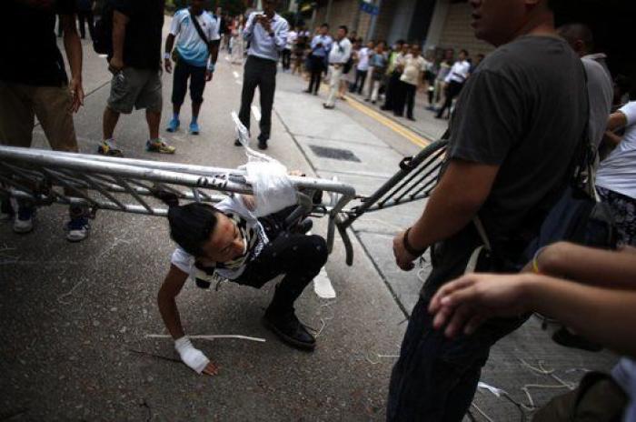 Desalojo de las protestas en Hong Kong: la policía desmonta el campamento de los manifestantes (FOTOS)