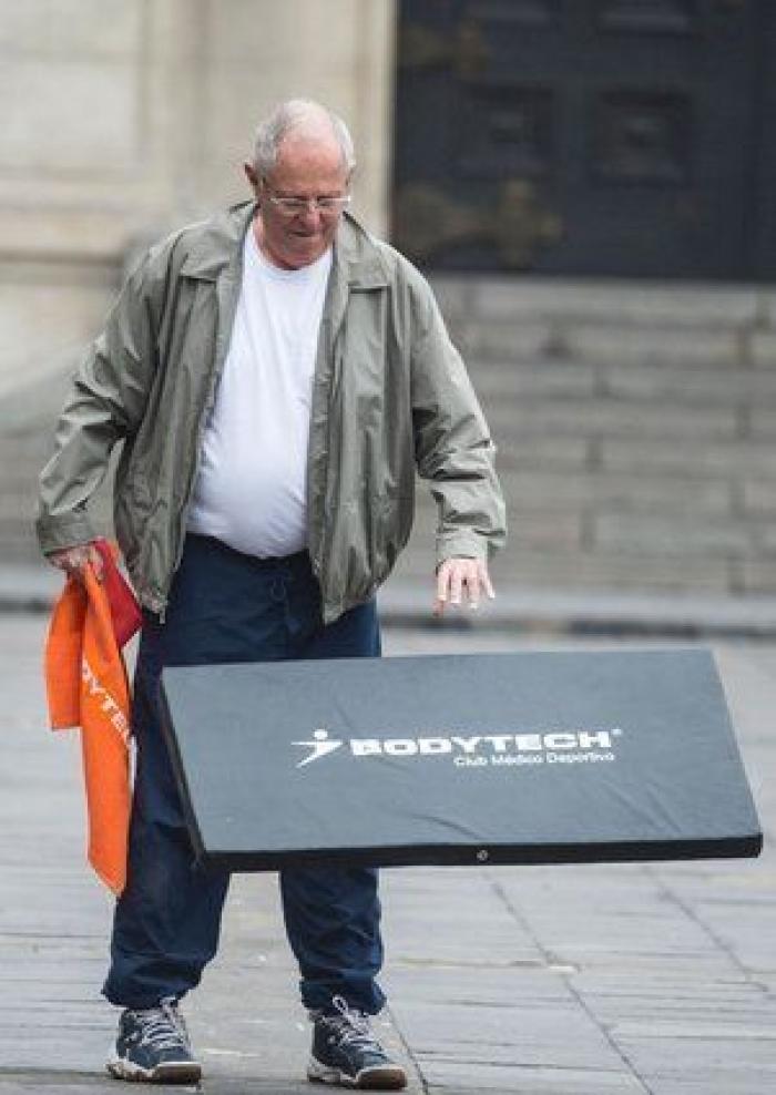 El presidente de Perú pone a sus ministros a hacer gimnasia en su primera reunión de Gobierno