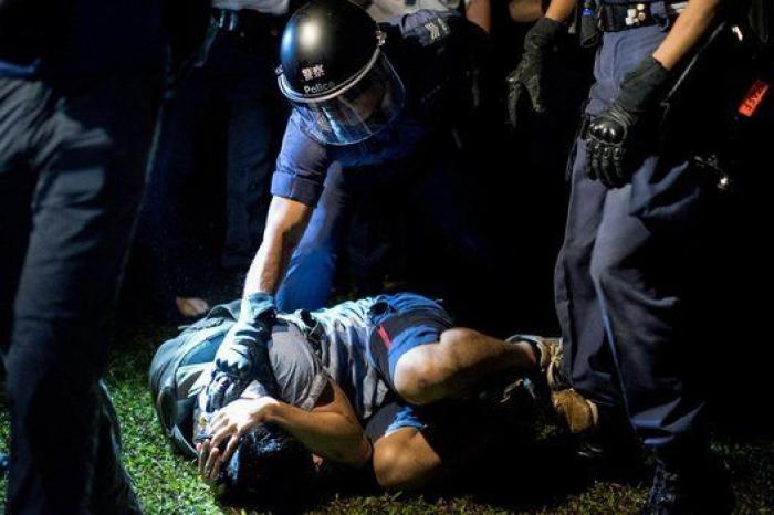 Manifestaciones en Hong Kong: Duros enfrentamientos entre los activistas prodemocracia y la policía