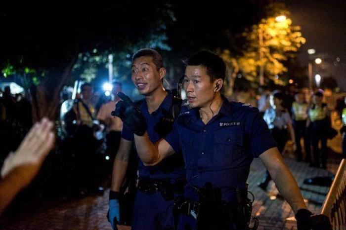 Manifestaciones en Hong Kong: Duros enfrentamientos entre los activistas prodemocracia y la policía
