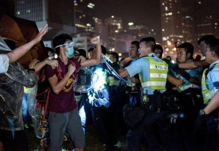Manifestaciones en Hong Kong: Duros enfrentamientos entre los activistas prodemocracia y la policía