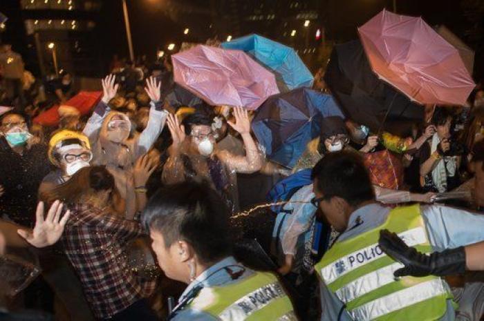 Manifestaciones en Hong Kong: Duros enfrentamientos entre los activistas prodemocracia y la policía