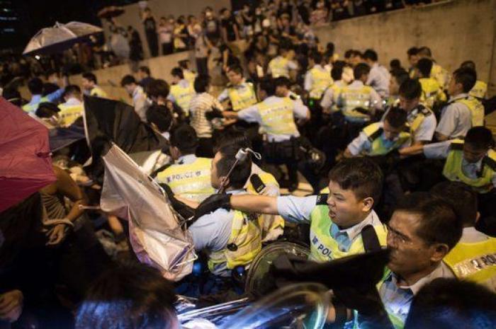 Manifestaciones en Hong Kong: Duros enfrentamientos entre los activistas prodemocracia y la policía