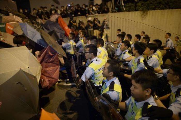Manifestaciones en Hong Kong: Duros enfrentamientos entre los activistas prodemocracia y la policía