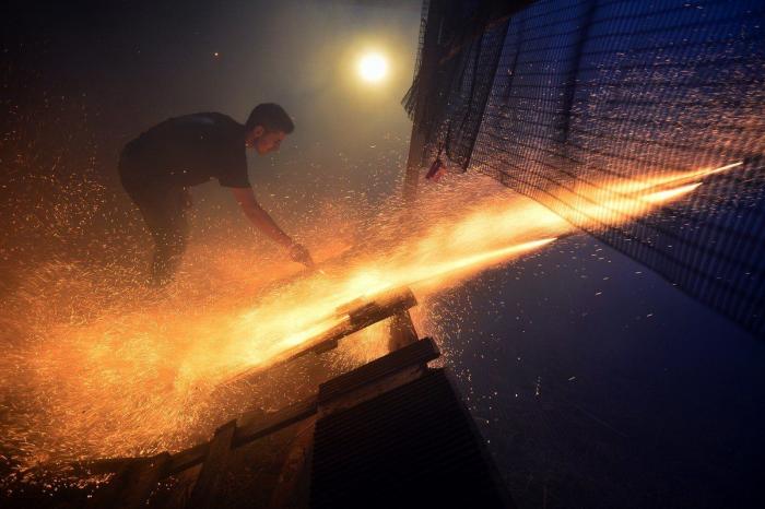 Vrontados: la batalla de cohetes de la noche de Pascua de la isla de Chios en Grecia (FOTOS)