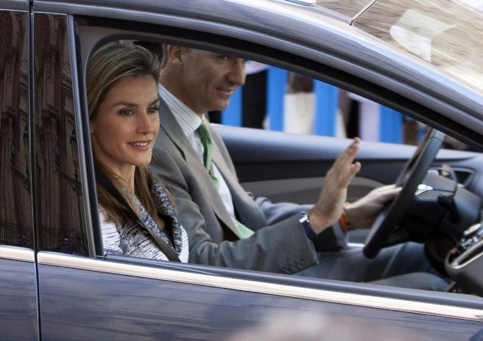 Fotos de la Familia Real en Palma: los reyes, los príncipes, Leonor y Sofía y la infanta Elena en la misa de Pascua