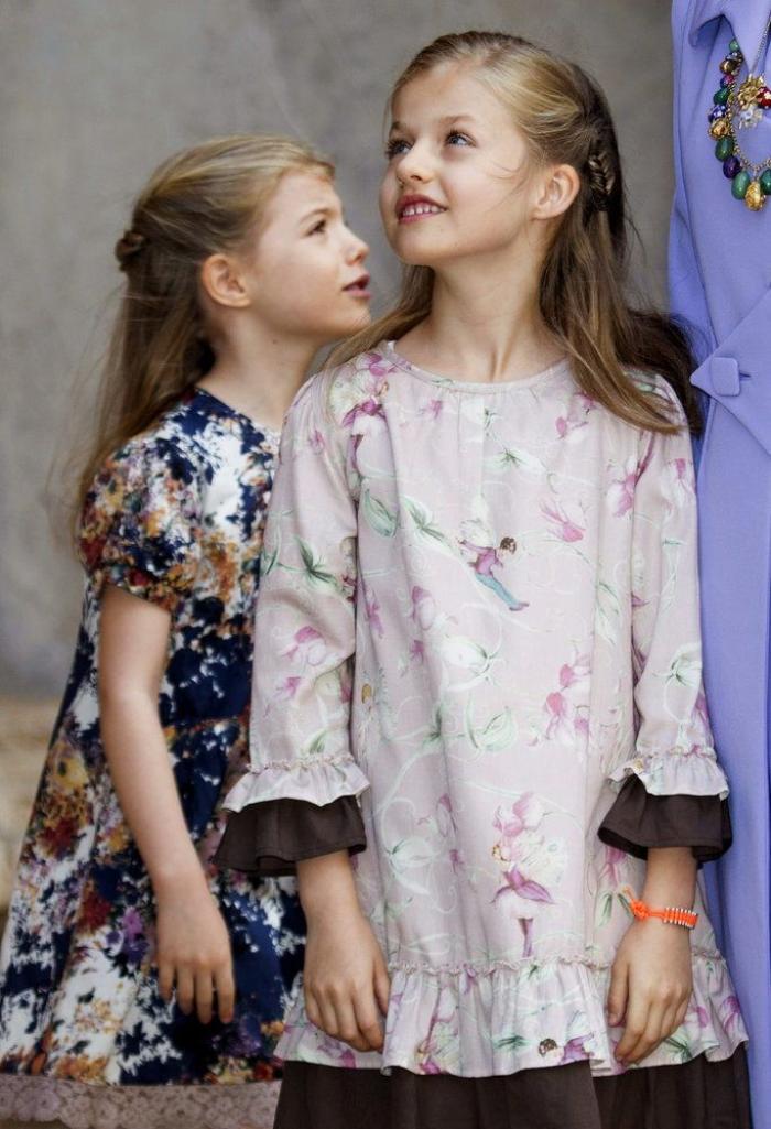 Fotos de la Familia Real en Palma: los reyes, los príncipes, Leonor y Sofía y la infanta Elena en la misa de Pascua