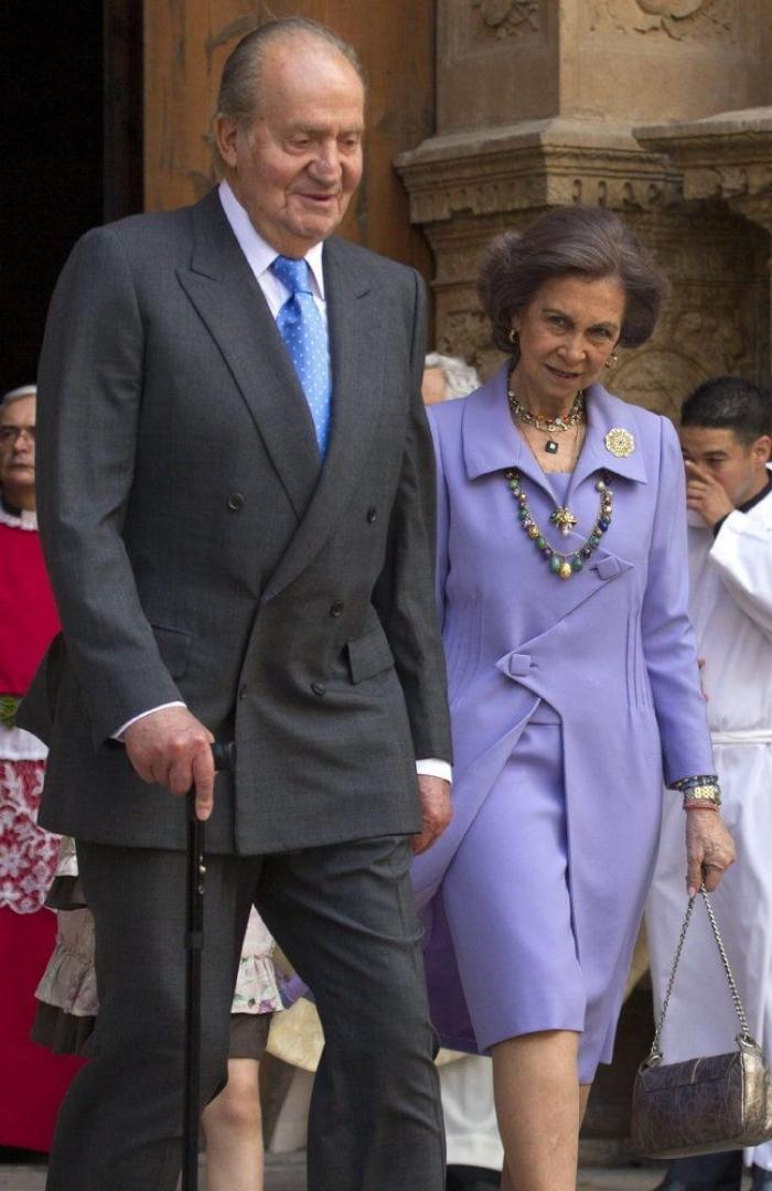 Fotos de la Familia Real en Palma: los reyes, los príncipes, Leonor y Sofía y la infanta Elena en la misa de Pascua