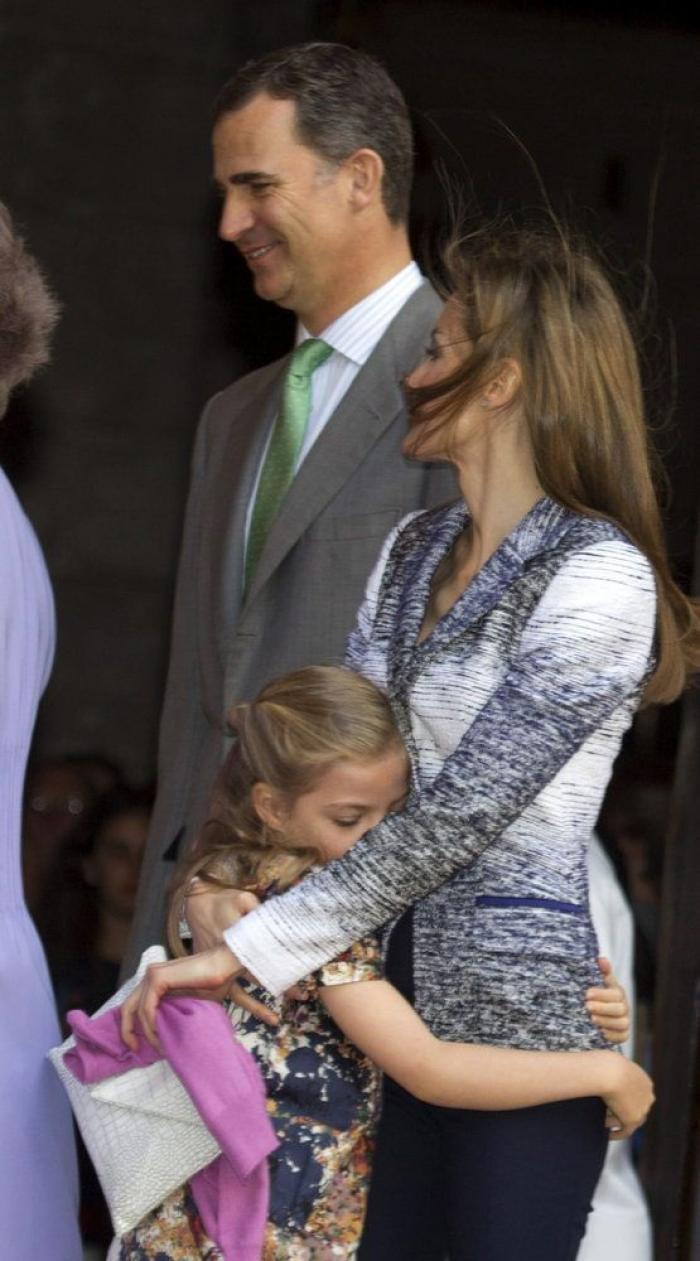 Fotos de la Familia Real en Palma: los reyes, los príncipes, Leonor y Sofía y la infanta Elena en la misa de Pascua