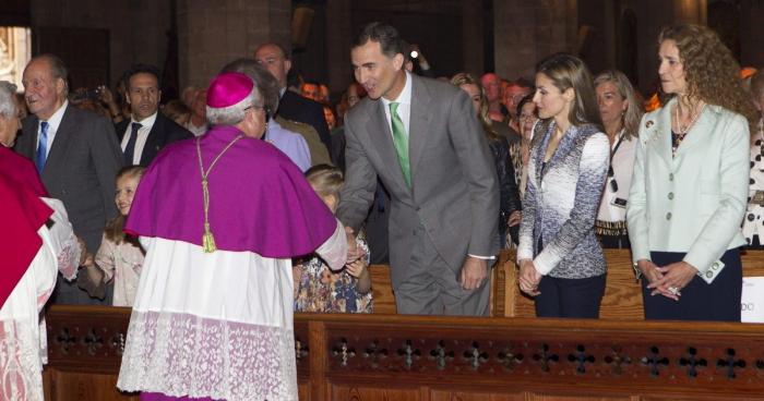 Fotos de la Familia Real en Palma: los reyes, los príncipes, Leonor y Sofía y la infanta Elena en la misa de Pascua