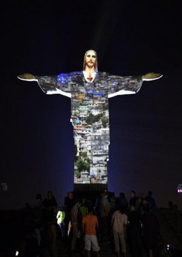 La espectacular iluminación del Corcovado en una noche histórica
