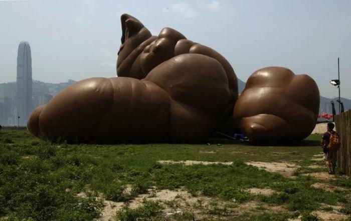 ¿Árbol de Navidad o juguete sexual anal? La polémica escultura de París (FOTOS)