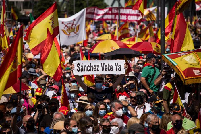 Casado no pisa la plaza de Colón y evita cruzarse con Abascal