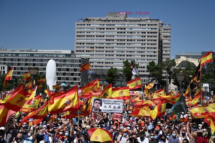 Casado no pisa la plaza de Colón y evita cruzarse con Abascal