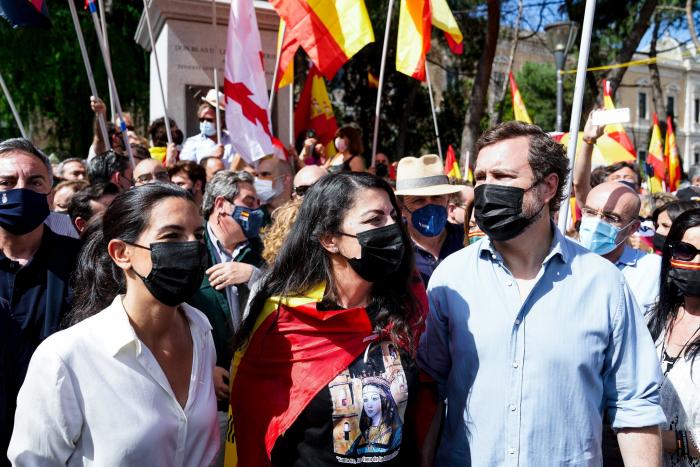 Casado no pisa la plaza de Colón y evita cruzarse con Abascal