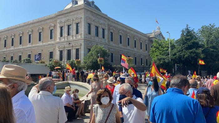 Casado no pisa la plaza de Colón y evita cruzarse con Abascal