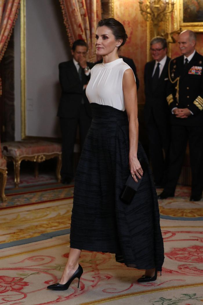 El comentado detalle en este vestido de Letizia: la clave está en la parte de abajo