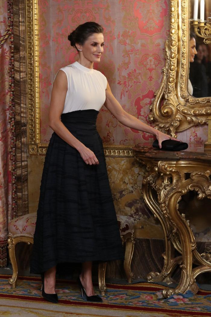 El comentado detalle en este vestido de Letizia: la clave está en la parte de abajo