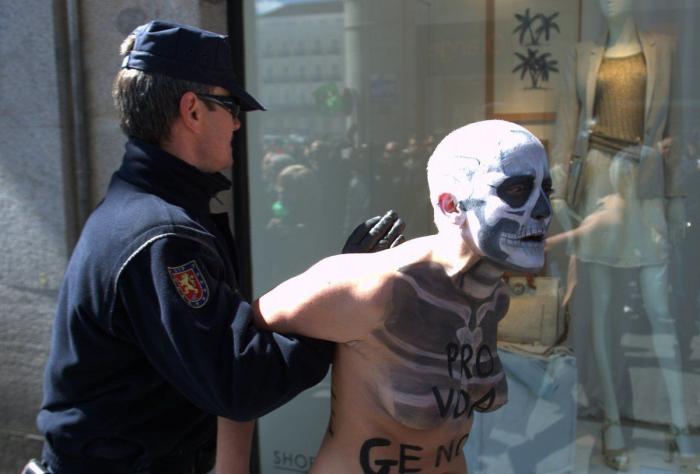 Marine Le Pen dice que las activistas de Femen son "una secta de histéricas de izquierdas"