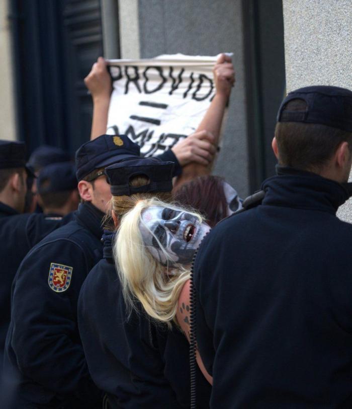 Marine Le Pen dice que las activistas de Femen son "una secta de histéricas de izquierdas"