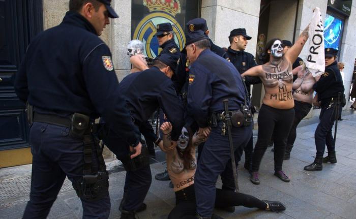 Marine Le Pen dice que las activistas de Femen son "una secta de histéricas de izquierdas"