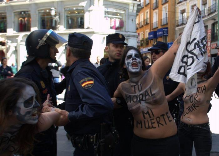 Marine Le Pen dice que las activistas de Femen son "una secta de histéricas de izquierdas"