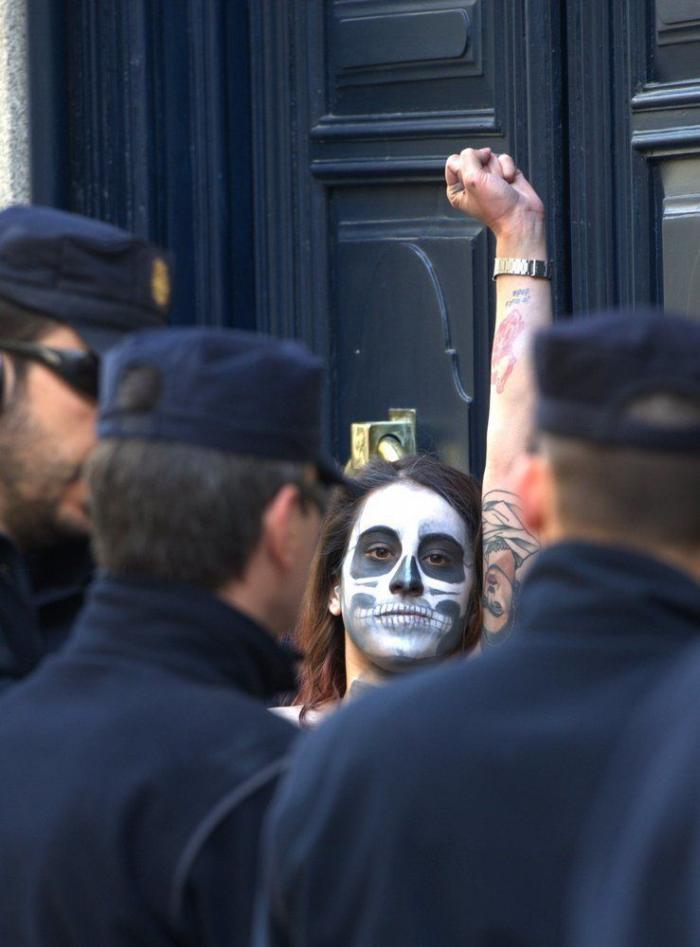 Marine Le Pen dice que las activistas de Femen son "una secta de histéricas de izquierdas"