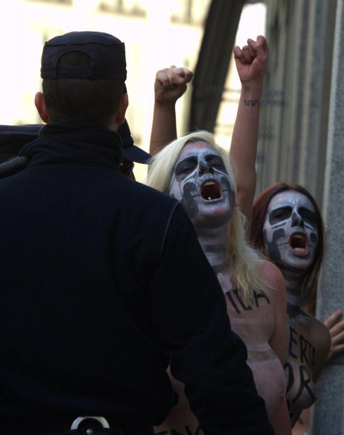 Marine Le Pen dice que las activistas de Femen son "una secta de histéricas de izquierdas"